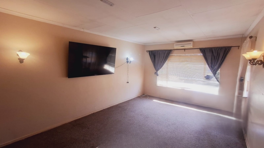 4 Bedroom Property for Sale in Vaalpark Free State